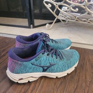 Size 9/Eur40 Women's Mizuno Teal and Fuschia Running Shoes